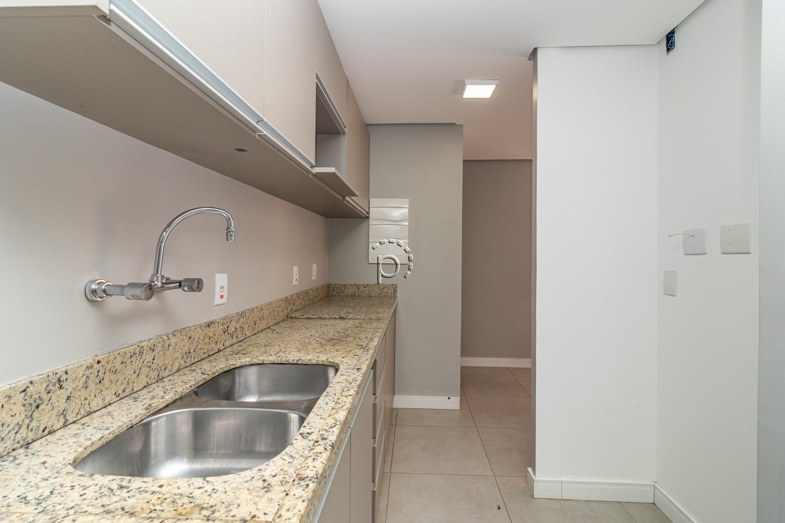 Casa em Condomínio à venda com 253m², 4 quartos, 1 suíte, 3 vagas no bairro Vila Assunção em Porto Alegre - Foto 13