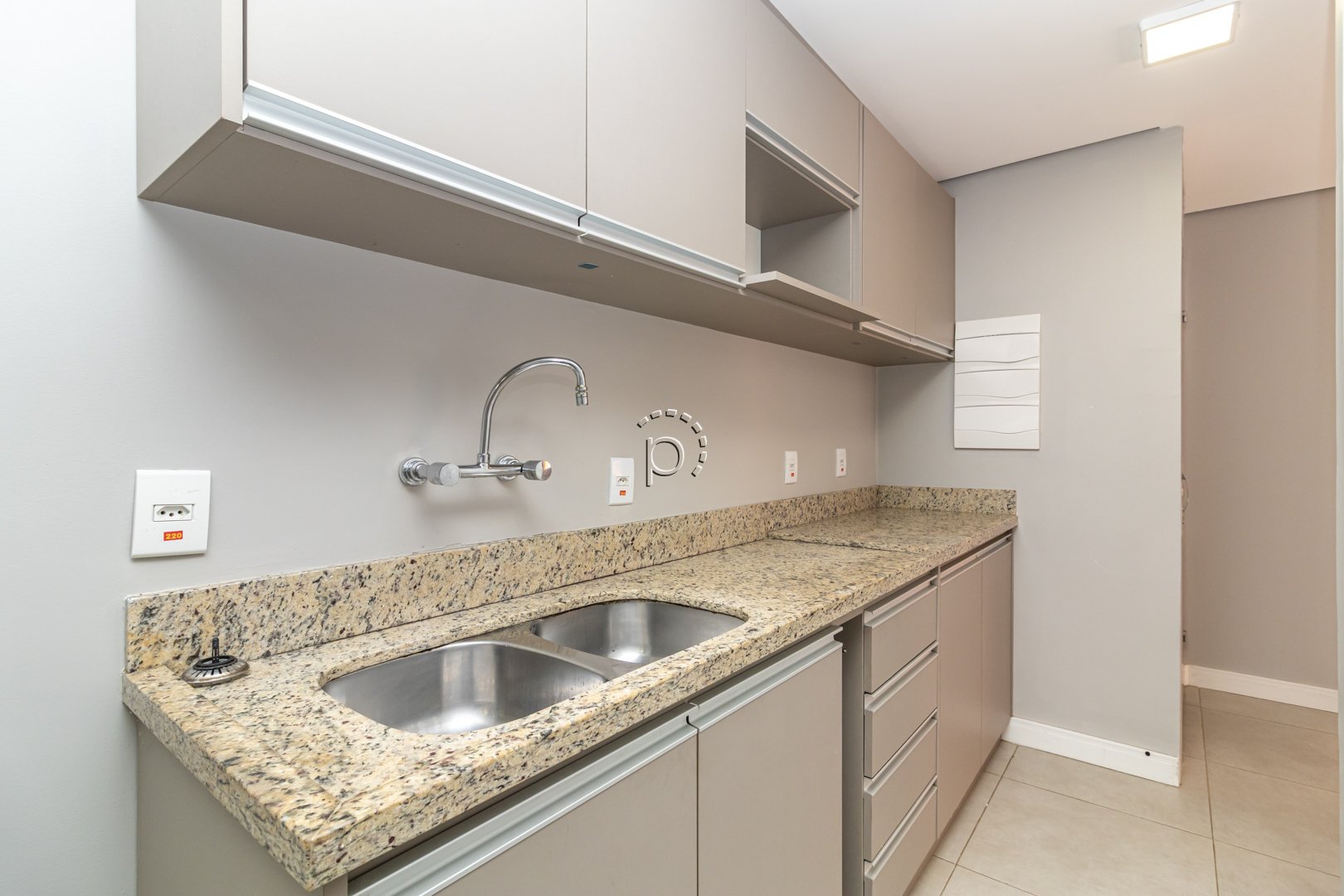 Casa em Condomínio à venda com 253m², 4 quartos, 1 suíte, 3 vagas no bairro Vila Assunção em Porto Alegre - Foto 12