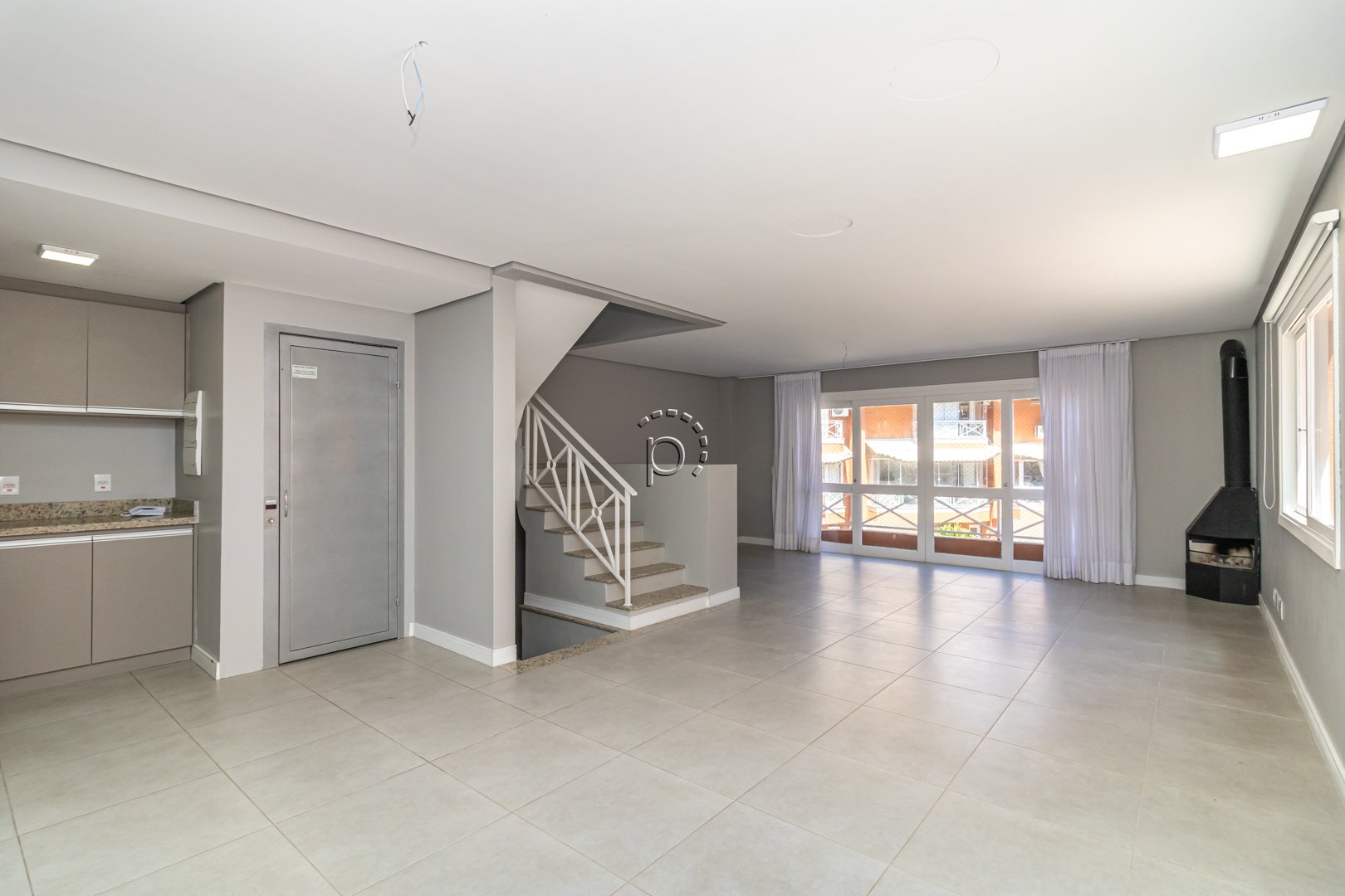 Casa em Condomínio à venda com 253m², 4 quartos, 1 suíte, 3 vagas no bairro Vila Assunção em Porto Alegre - Foto 5