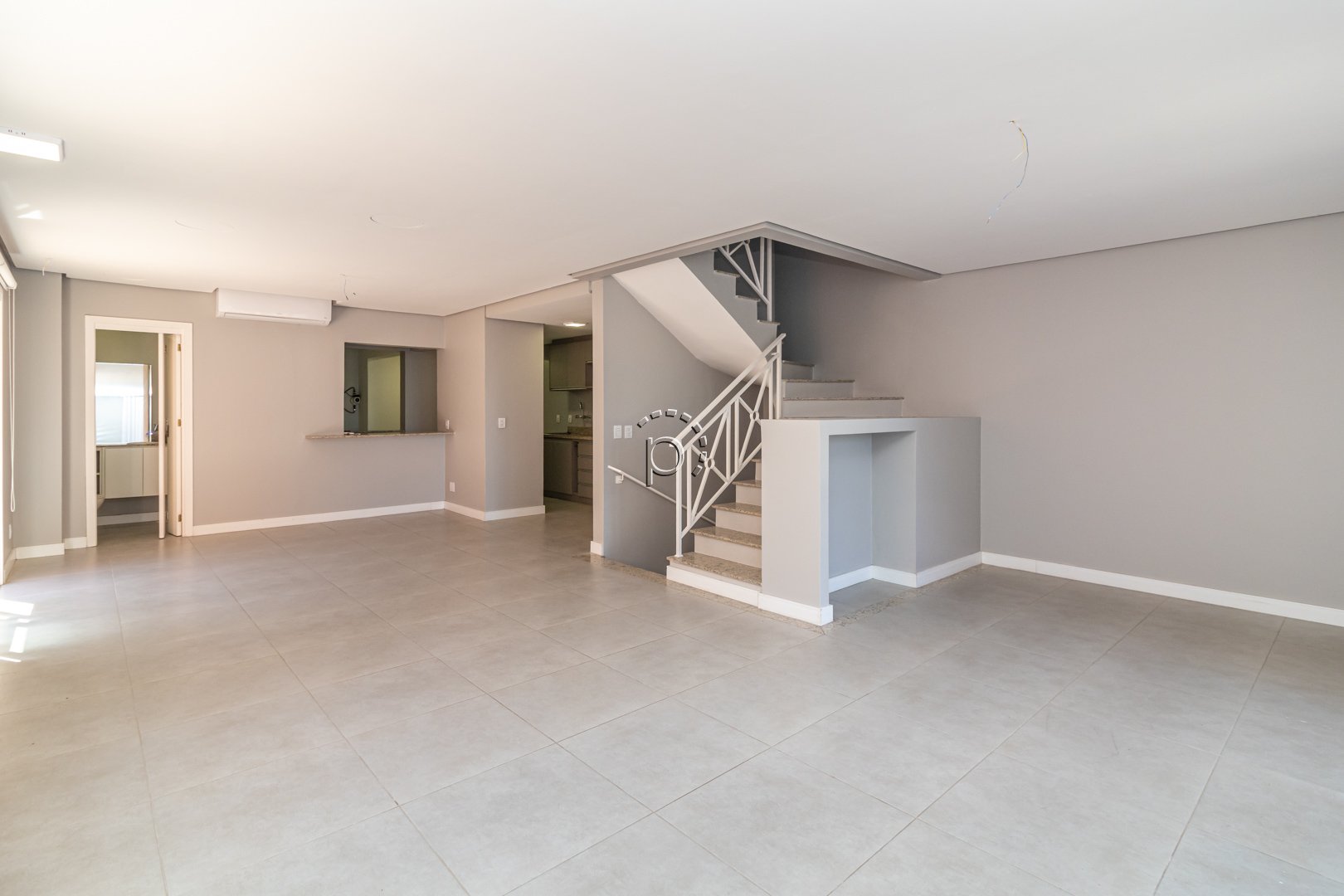 Casa em Condomínio à venda com 253m², 4 quartos, 1 suíte, 3 vagas no bairro Vila Assunção em Porto Alegre - Foto 4