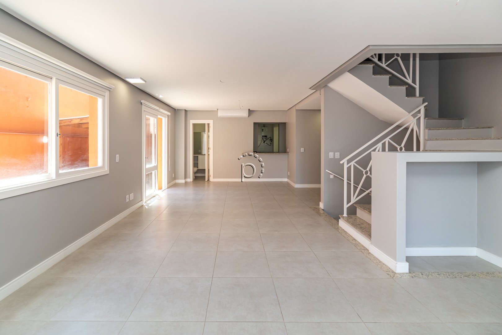 Casa em Condomínio à venda com 253m², 4 quartos, 1 suíte, 3 vagas no bairro Vila Assunção em Porto Alegre - Foto 2