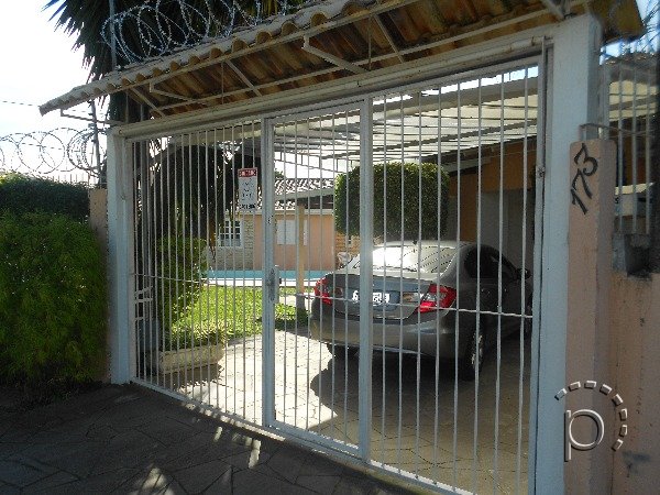 Casa à venda com 182m², 3 quartos, 1 suíte, 3 vagas no bairro Ipanema em Porto Alegre - Foto 3