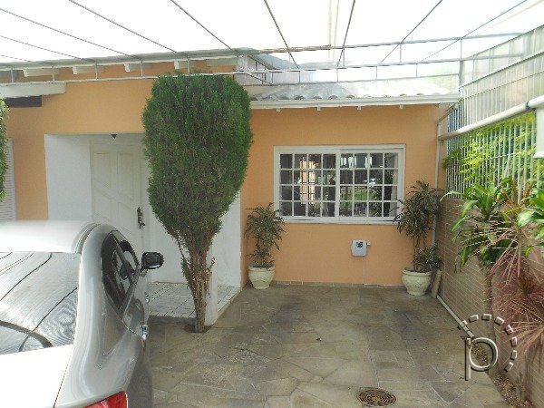 Casa à venda com 182m², 3 quartos, 1 suíte, 3 vagas no bairro Ipanema em Porto Alegre - Foto 4