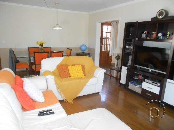 Casa à venda com 182m², 3 quartos, 1 suíte, 3 vagas no bairro Ipanema em Porto Alegre - Foto 5