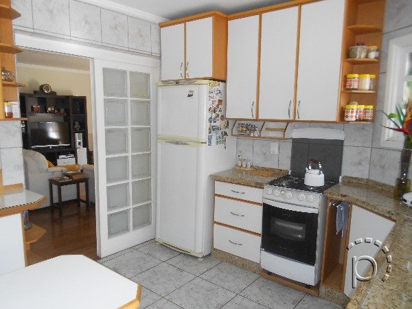 Casa à venda com 182m², 3 quartos, 1 suíte, 3 vagas no bairro Ipanema em Porto Alegre - Foto 8