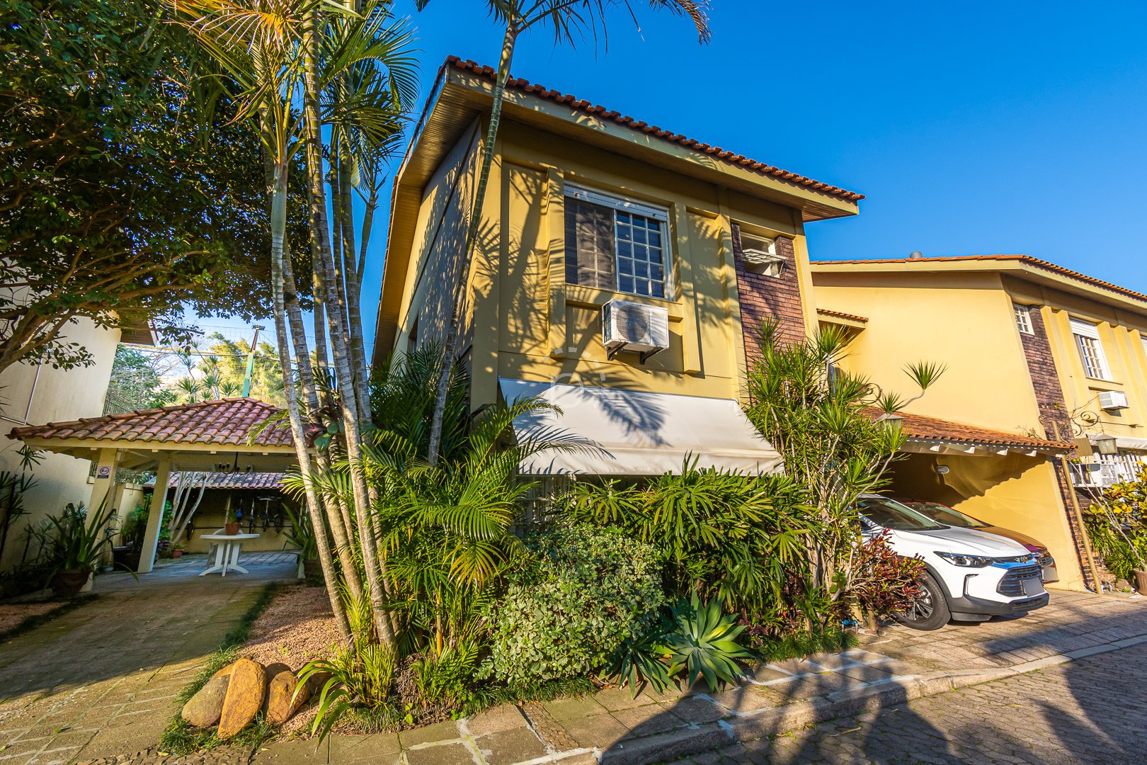 Casa em Condomínio à venda com 176m², 3 quartos, 1 suíte, 1 vaga no bairro Tristeza em Porto Alegre