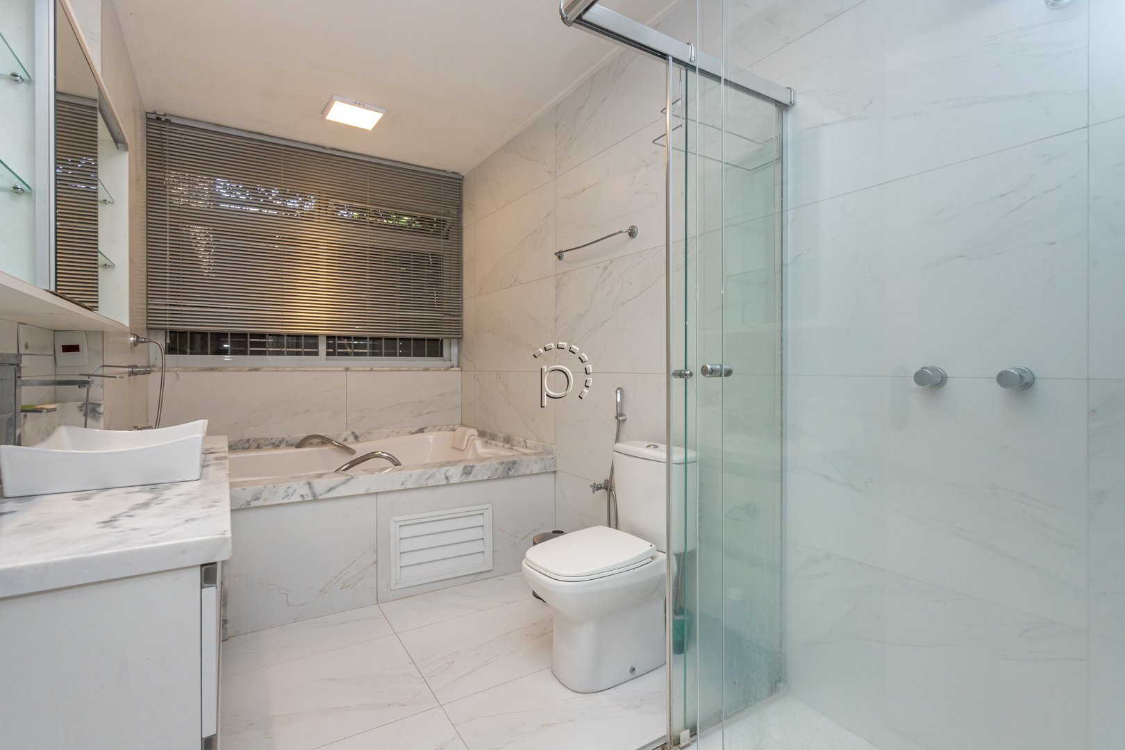 Casa à venda com 338m², 4 quartos, 1 suíte, 4 vagas no bairro Espirito Santo em Porto Alegre - Foto 25