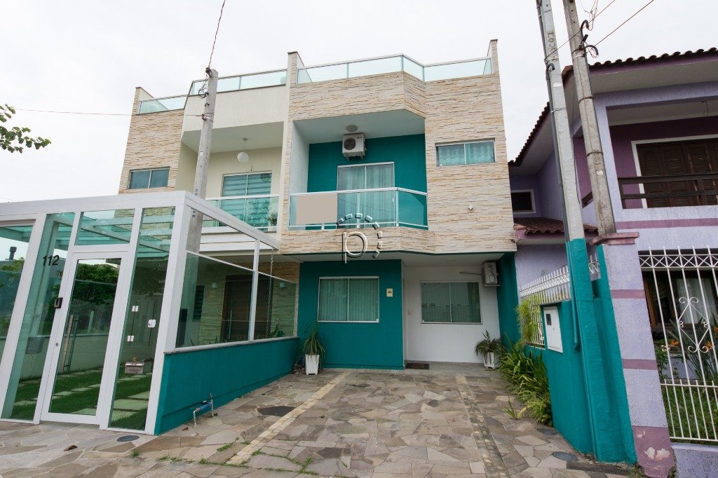 Casa à venda com 179m², 3 quartos, 1 suíte, 2 vagas no bairro Hípica em Porto Alegre