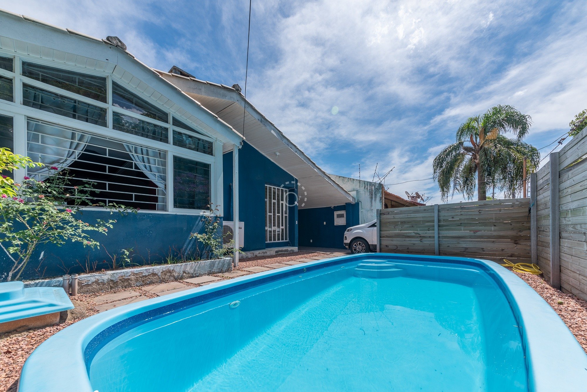 Casa à venda com 150m², 4 quartos, 3 suítes, 2 vagas no bairro Cavalhada em Porto Alegre