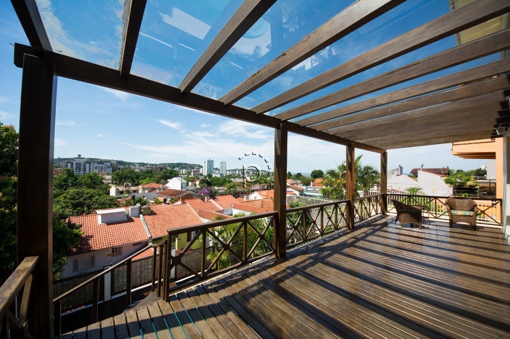 Casa à venda com 394m², 4 quartos, 2 suítes, 5 vagas no bairro Vila Assunção em Porto Alegre