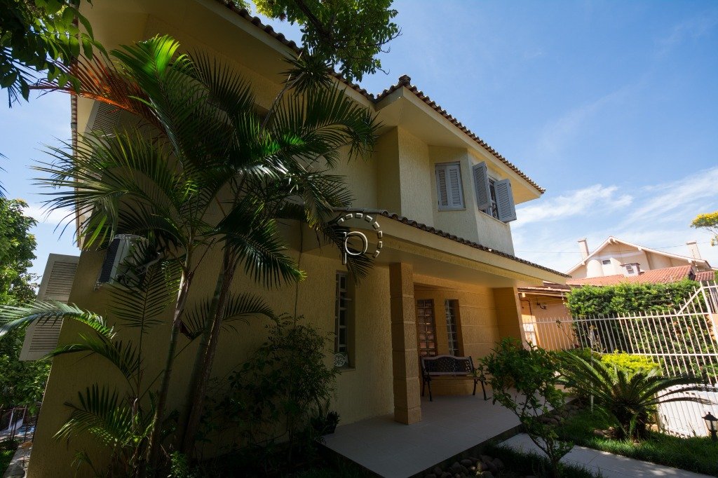 Casa à venda com 394m², 4 quartos, 2 suítes, 5 vagas no bairro Vila Assunção em Porto Alegre - Foto 2