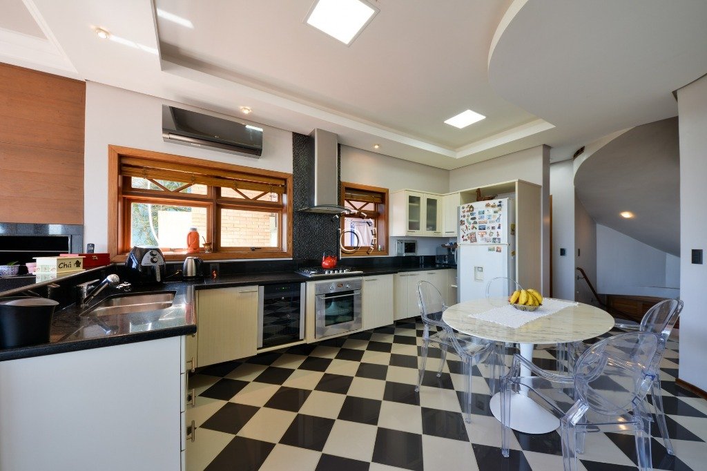 Casa à venda com 411m², 4 quartos, 2 suítes, 4 vagas no bairro Jardim Isabel em Porto Alegre - Foto 10