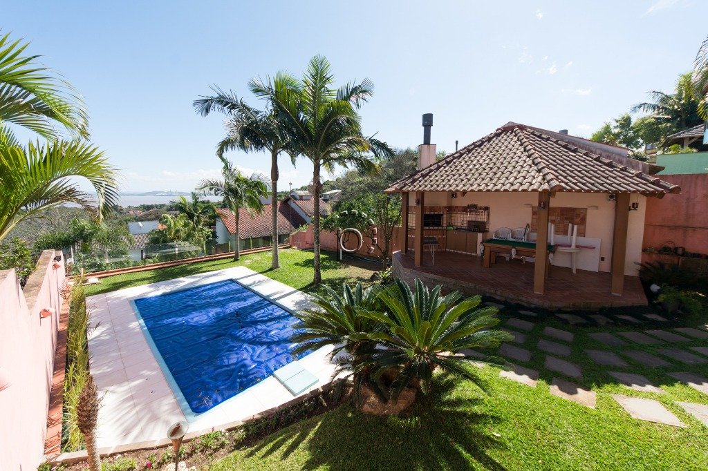 Casa à venda com 411m², 4 quartos, 2 suítes, 4 vagas no bairro Jardim Isabel em Porto Alegre