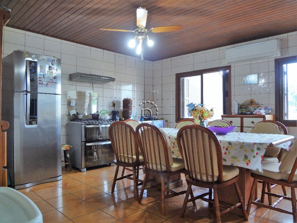 Casa à venda com 265m², 4 quartos, 5 vagas no bairro Cavalhada em Porto Alegre - Foto 4