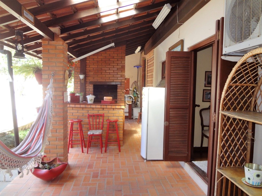 Casa à venda com 236m², 3 quartos, 1 suíte, 3 vagas no bairro Guarujá em Porto Alegre - Foto 11