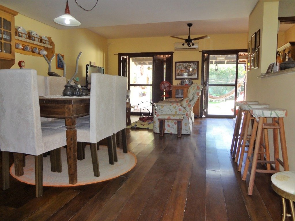 Casa à venda com 236m², 3 quartos, 1 suíte, 3 vagas no bairro Guarujá em Porto Alegre - Foto 5