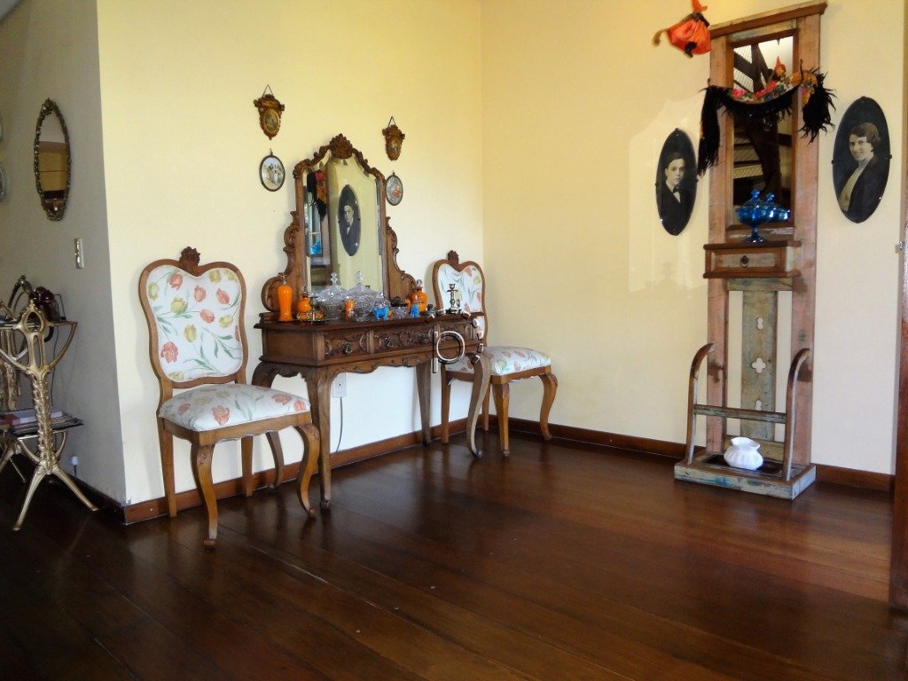 Casa à venda com 236m², 3 quartos, 1 suíte, 3 vagas no bairro Guarujá em Porto Alegre - Foto 10