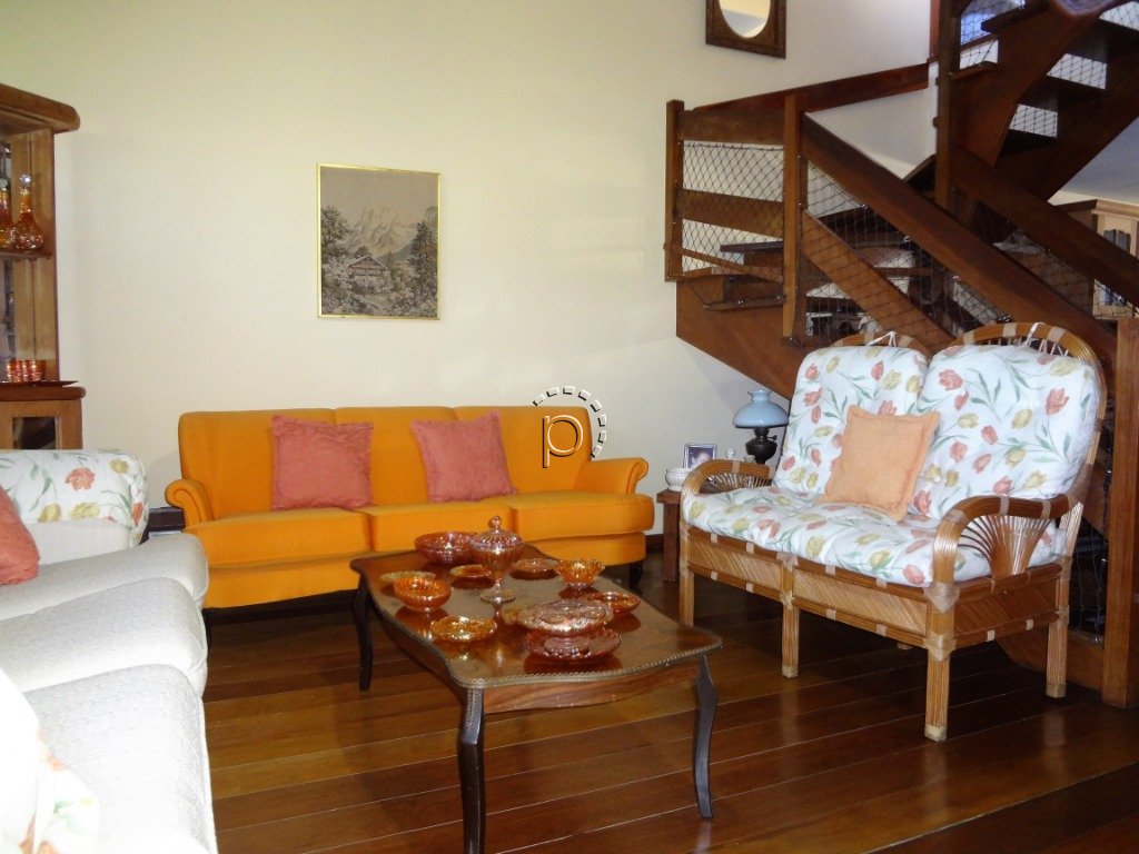 Casa à venda com 236m², 3 quartos, 1 suíte, 3 vagas no bairro Guarujá em Porto Alegre - Foto 3