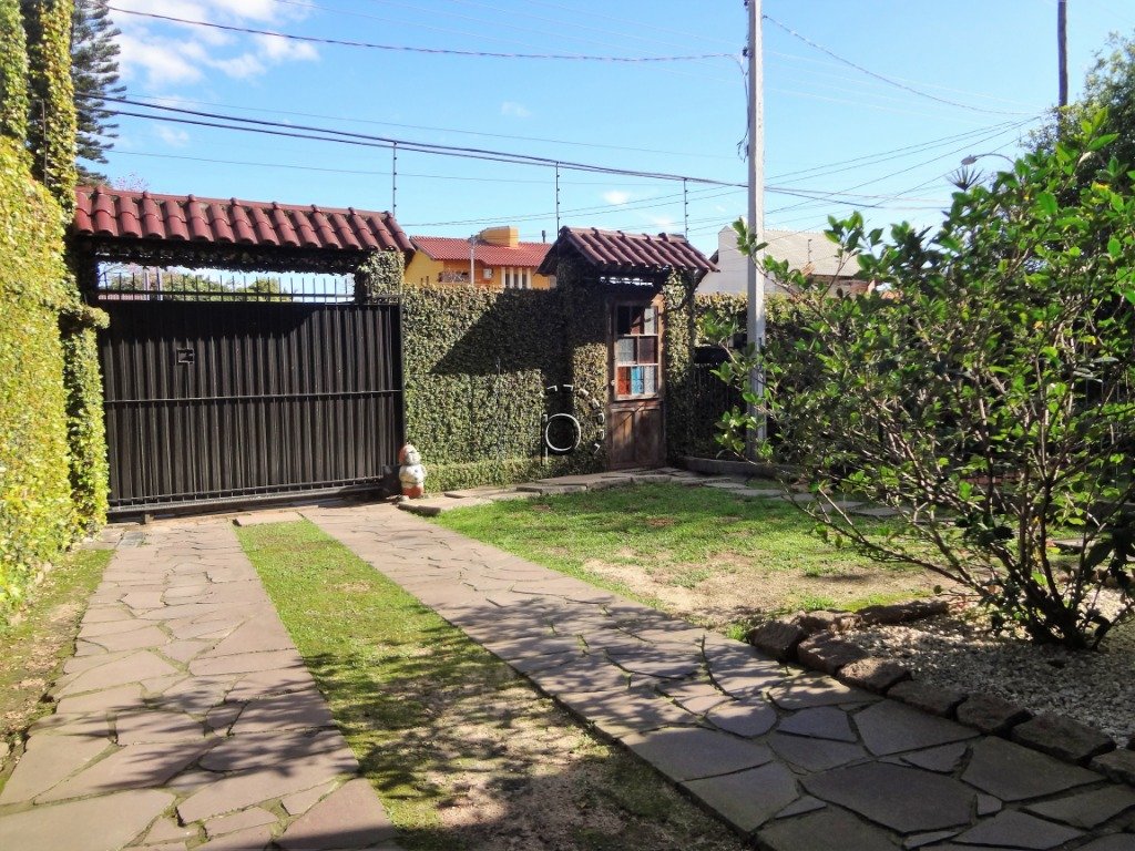 Casa à venda com 236m², 3 quartos, 1 suíte, 3 vagas no bairro Guarujá em Porto Alegre - Foto 27