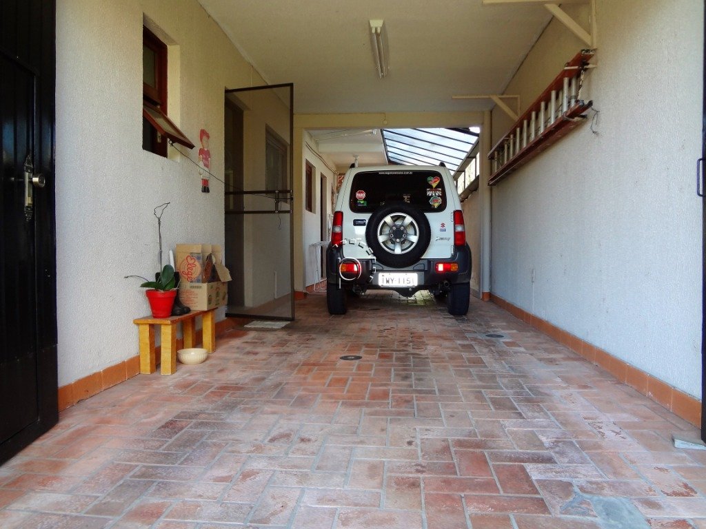 Casa à venda com 236m², 3 quartos, 1 suíte, 3 vagas no bairro Guarujá em Porto Alegre - Foto 20