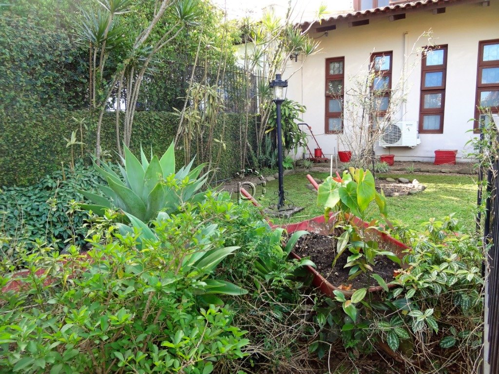 Casa à venda com 236m², 3 quartos, 1 suíte, 3 vagas no bairro Guarujá em Porto Alegre - Foto 26