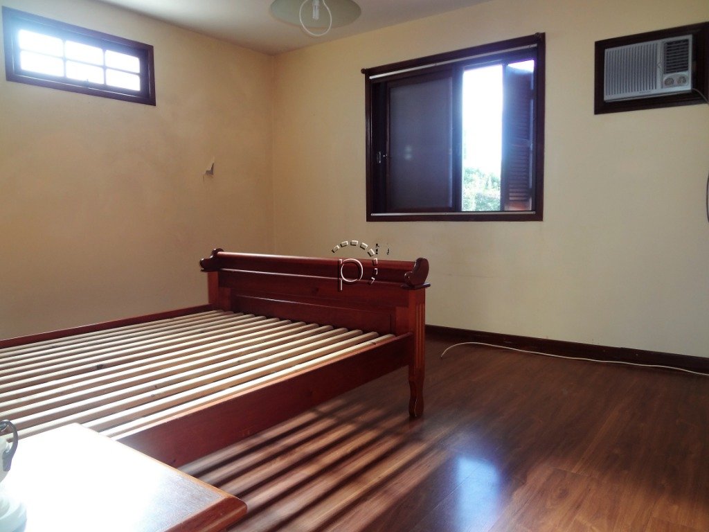 Casa à venda com 236m², 3 quartos, 1 suíte, 3 vagas no bairro Guarujá em Porto Alegre - Foto 15