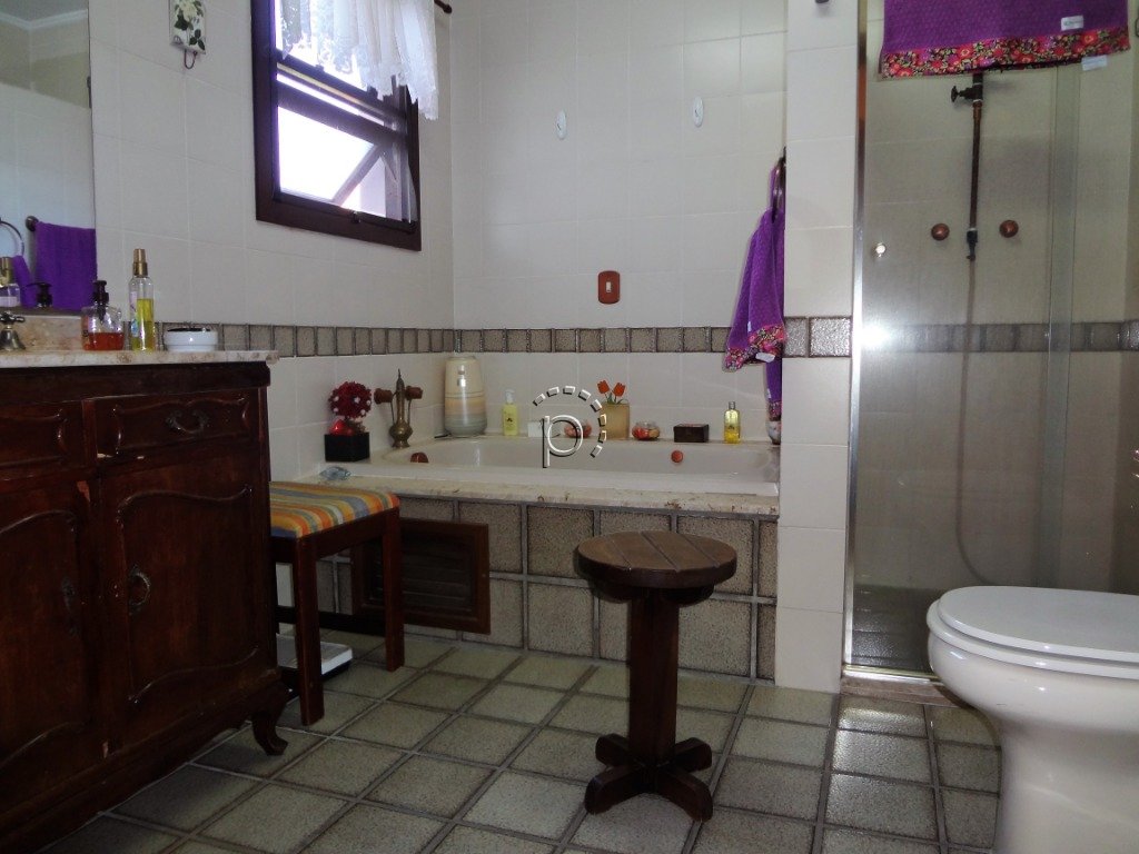 Casa à venda com 236m², 3 quartos, 1 suíte, 3 vagas no bairro Guarujá em Porto Alegre - Foto 19