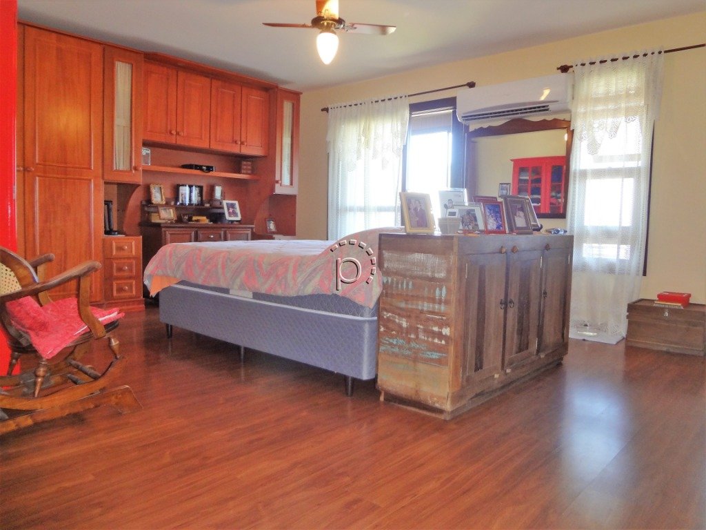 Casa à venda com 236m², 3 quartos, 1 suíte, 3 vagas no bairro Guarujá em Porto Alegre - Foto 17