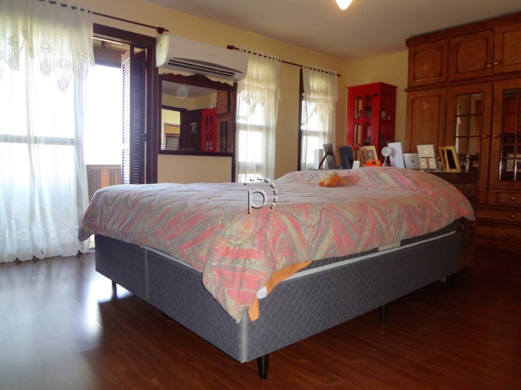 Casa à venda com 236m², 3 quartos, 1 suíte, 3 vagas no bairro Guarujá em Porto Alegre - Foto 16