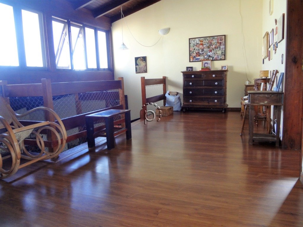 Casa à venda com 236m², 3 quartos, 1 suíte, 3 vagas no bairro Guarujá em Porto Alegre - Foto 12