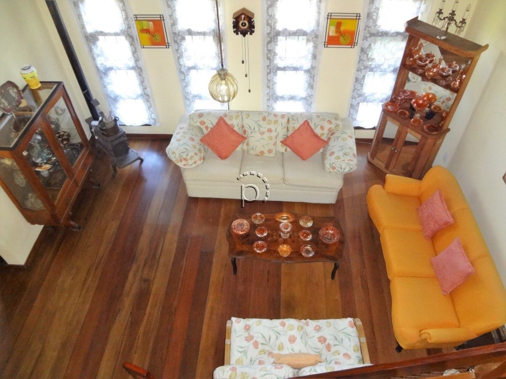 Casa à venda com 236m², 3 quartos, 1 suíte, 3 vagas no bairro Guarujá em Porto Alegre - Foto 2