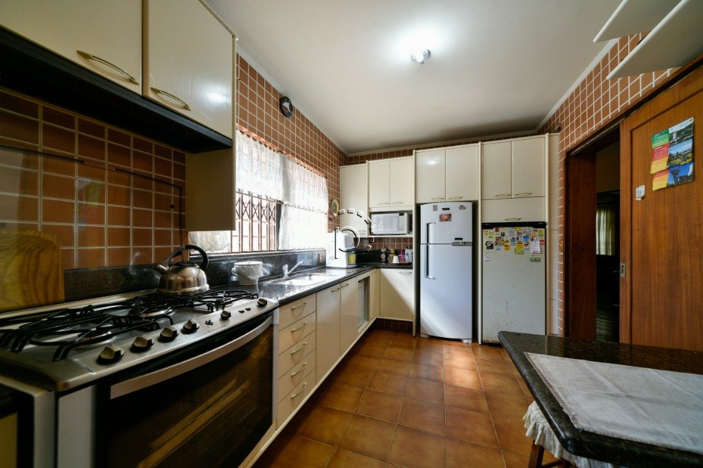 Casa à venda com 300m², 3 quartos, 1 suíte, 4 vagas no bairro Vila Assunção em Porto Alegre - Foto 9