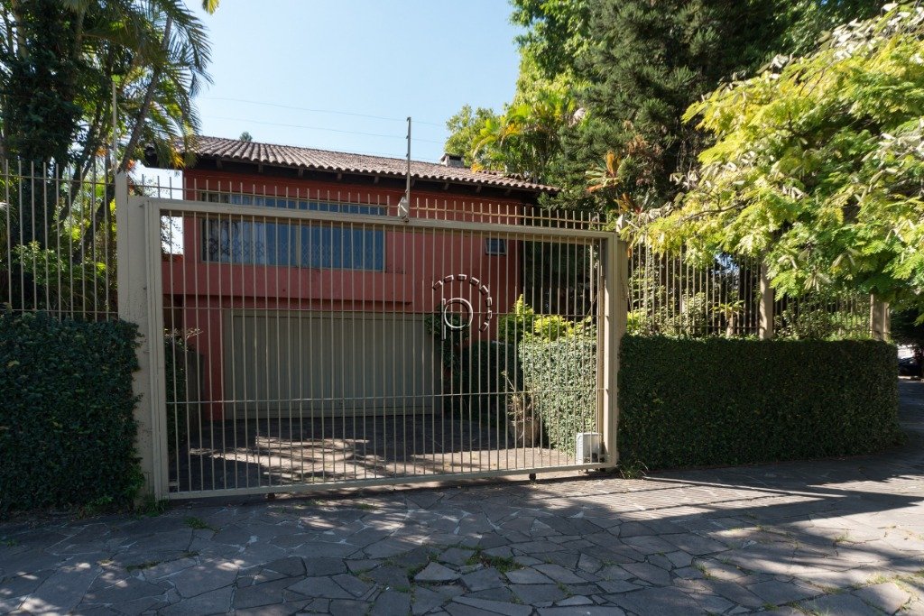 Casa à venda com 300m², 3 quartos, 1 suíte, 4 vagas no bairro Vila Assunção em Porto Alegre - Foto 2