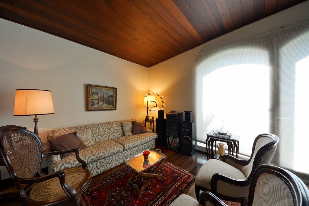 Casa à venda com 422m², 5 quartos, 3 suítes, 3 vagas no bairro Vila Assunção em Porto Alegre - Foto 4