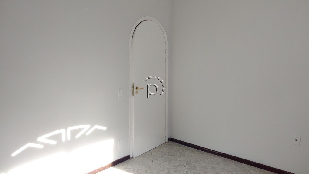 Casa à venda com 230m², 5 quartos, 3 suítes, 2 vagas no bairro Jardim Isabel em Porto Alegre - Foto 9