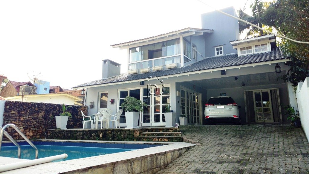 Casa à venda com 230m², 5 quartos, 3 suítes, 2 vagas no bairro Jardim Isabel em Porto Alegre