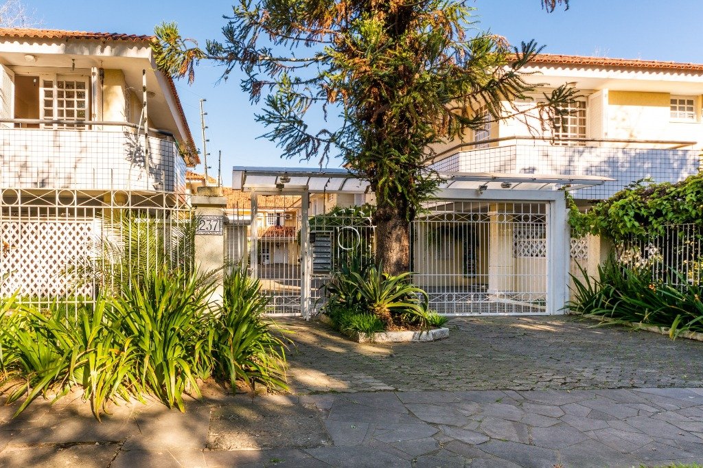 Casa em Condomínio à venda com 191m², 4 quartos, 2 suítes, 2 vagas no bairro Jardim Isabel em Porto Alegre