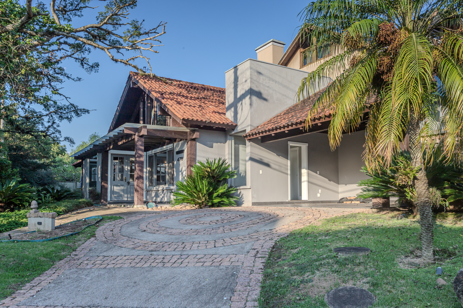 Casa em Condomínio à venda com 197m², 3 quartos, 1 suíte, 4 vagas no bairro Terra Ville em Porto Alegre