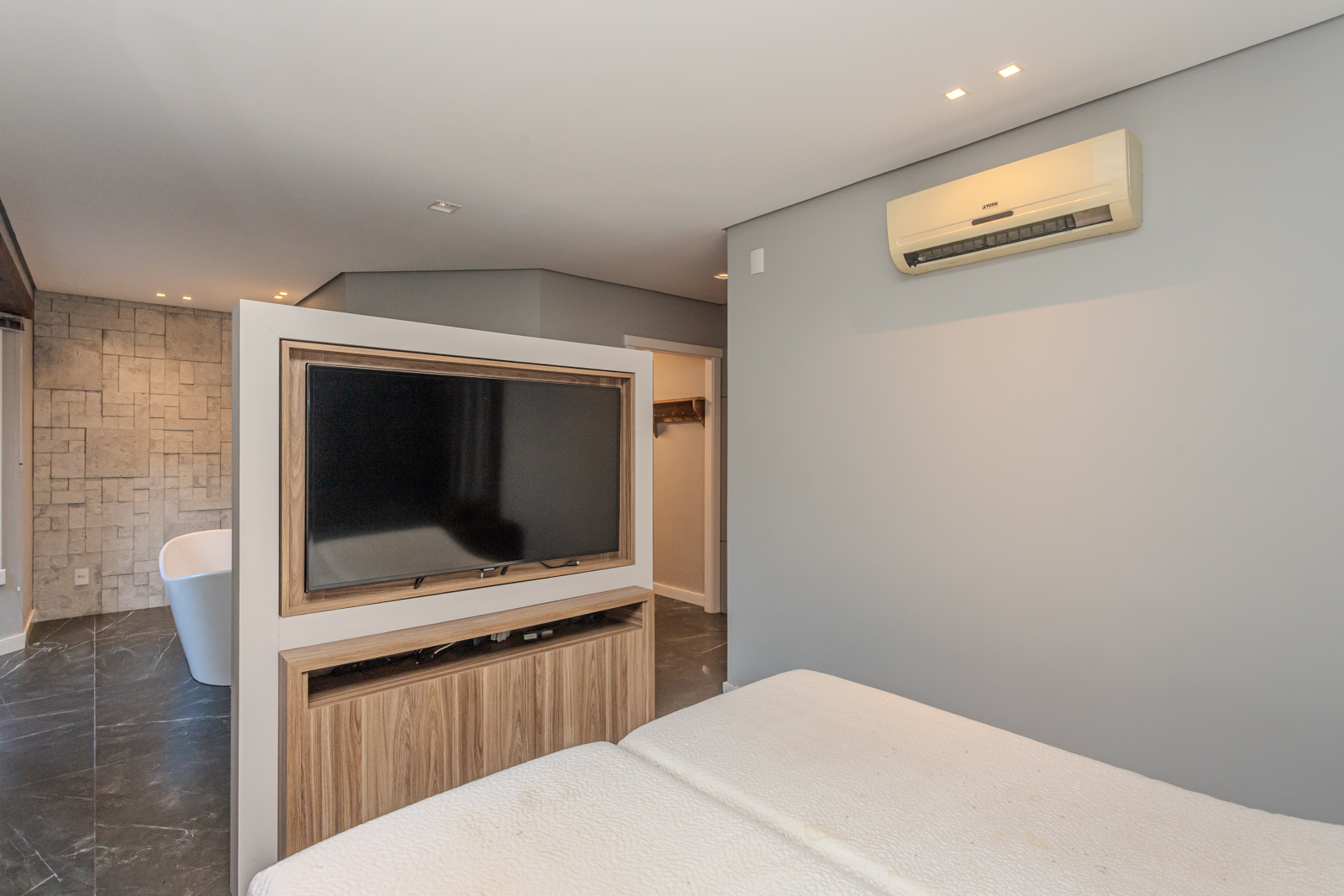 Casa em Condomínio à venda com 197m², 3 quartos, 1 suíte, 4 vagas no bairro Terra Ville em Porto Alegre - Foto 24