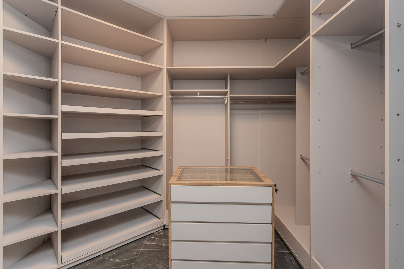 Casa em Condomínio à venda com 197m², 3 quartos, 1 suíte, 4 vagas no bairro Terra Ville em Porto Alegre - Foto 30