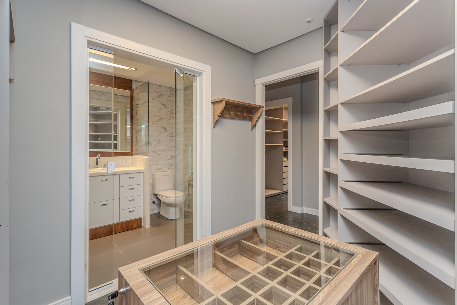 Casa em Condomínio à venda com 197m², 3 quartos, 1 suíte, 4 vagas no bairro Terra Ville em Porto Alegre - Foto 31