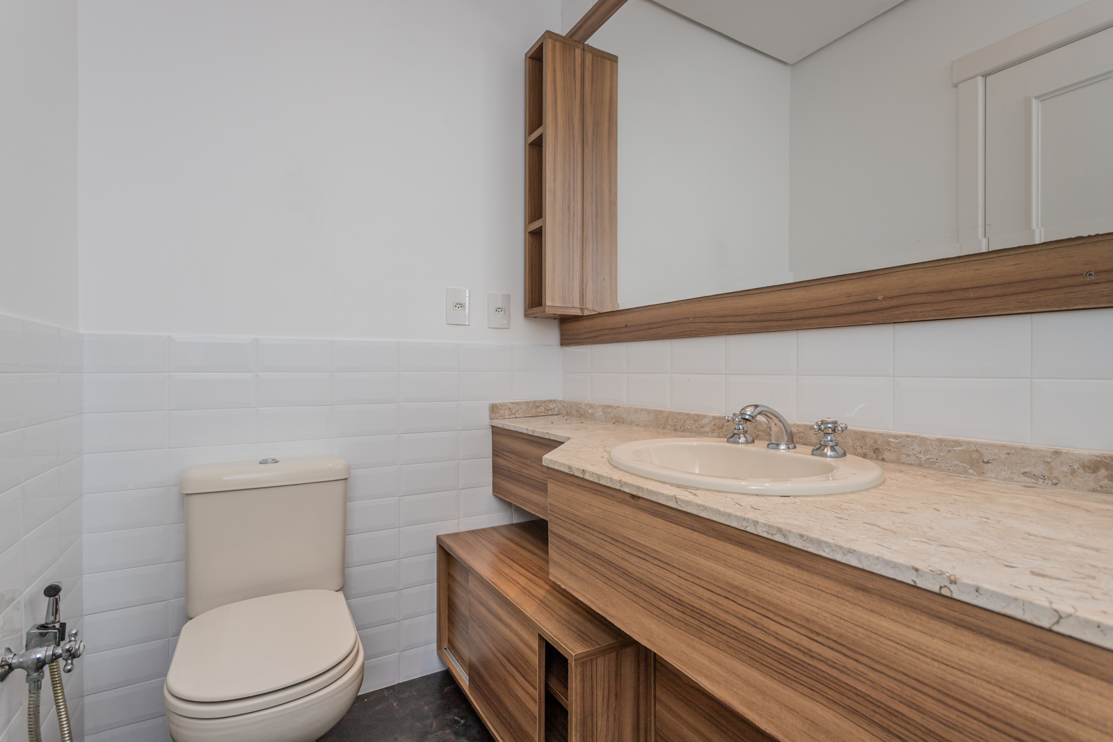 Casa em Condomínio à venda com 197m², 3 quartos, 1 suíte, 4 vagas no bairro Terra Ville em Porto Alegre - Foto 35