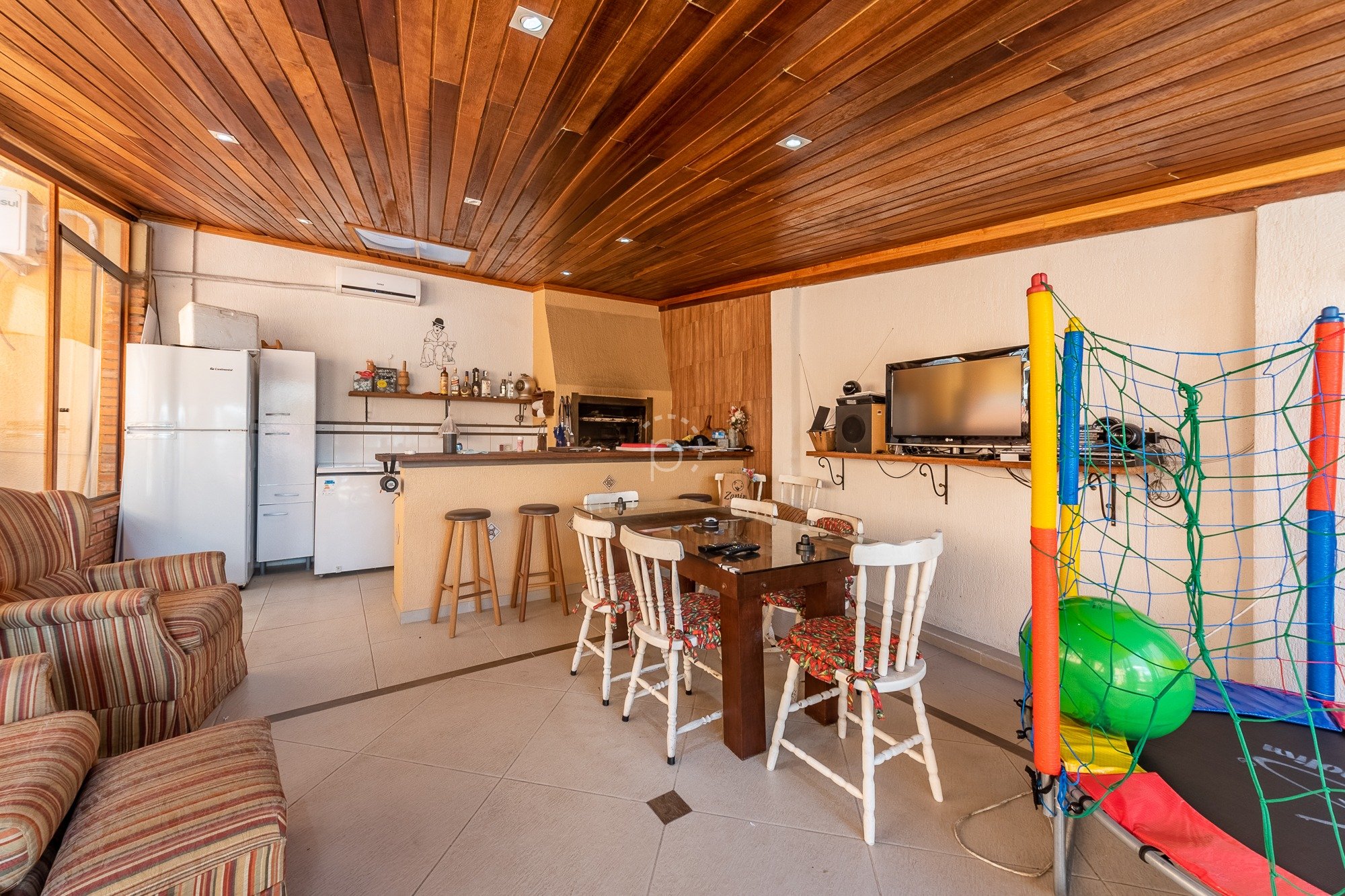 Casa à venda com 344m², 4 quartos, 1 suíte, 4 vagas no bairro Vila Assunção em Porto Alegre - Foto 15