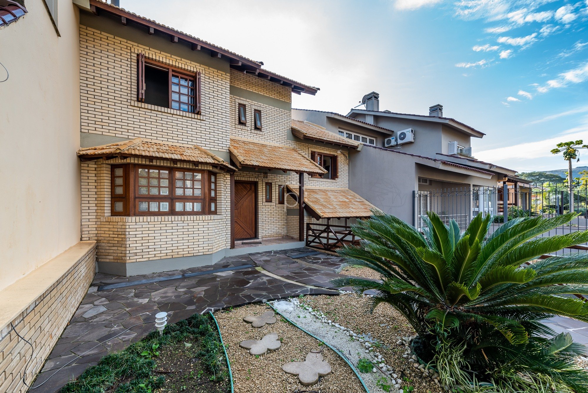 Casa à venda com 285m², 4 quartos, 1 suíte, 5 vagas no bairro Ipanema em Porto Alegre