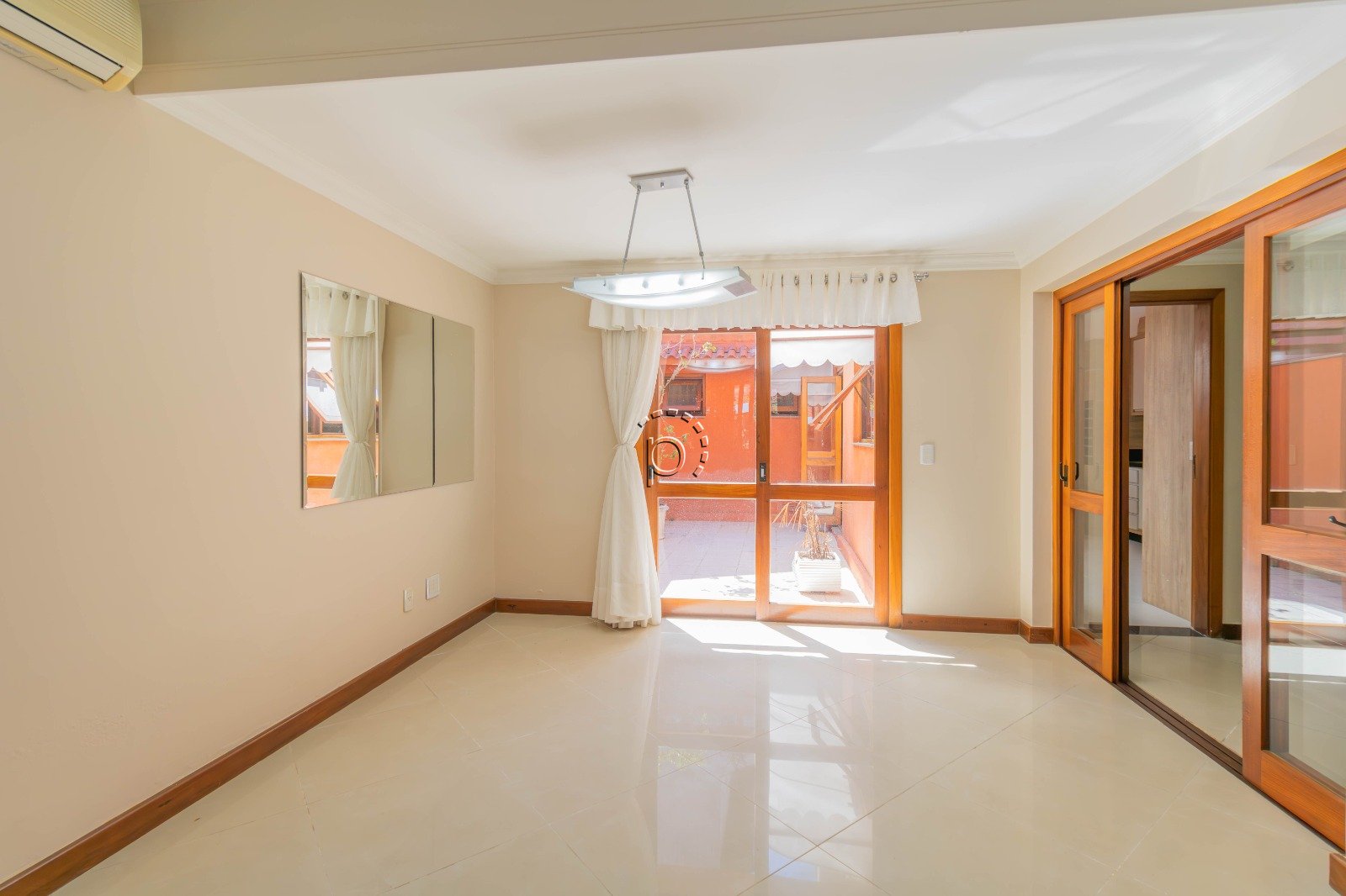 Casa em Condomínio à venda com 357m², 4 quartos, 2 suítes, 2 vagas no bairro Cristal em Porto Alegre - Foto 3