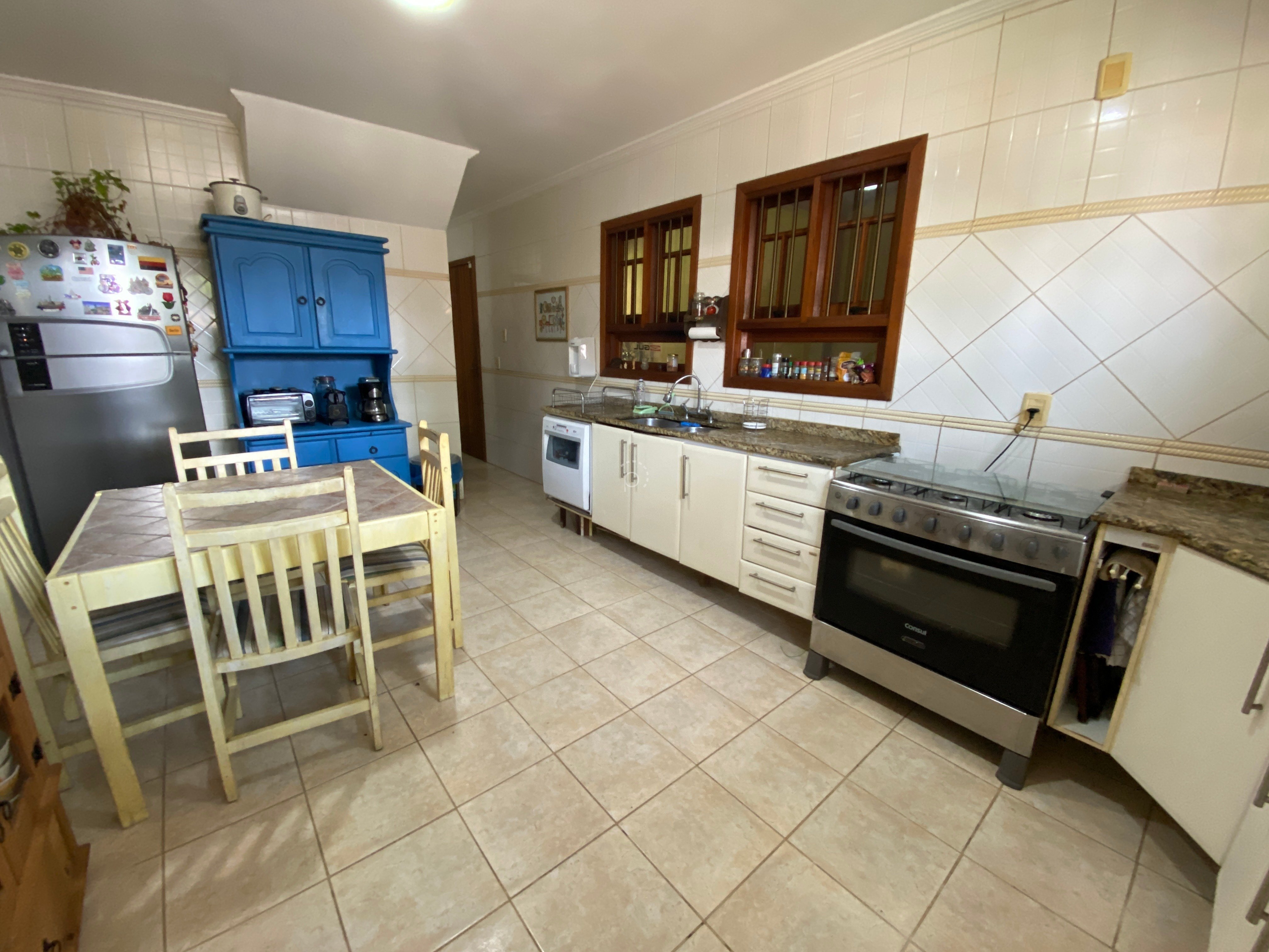 Casa à venda com 300m², 4 quartos, 4 suítes, 4 vagas no bairro Tristeza em Porto Alegre - Foto 8