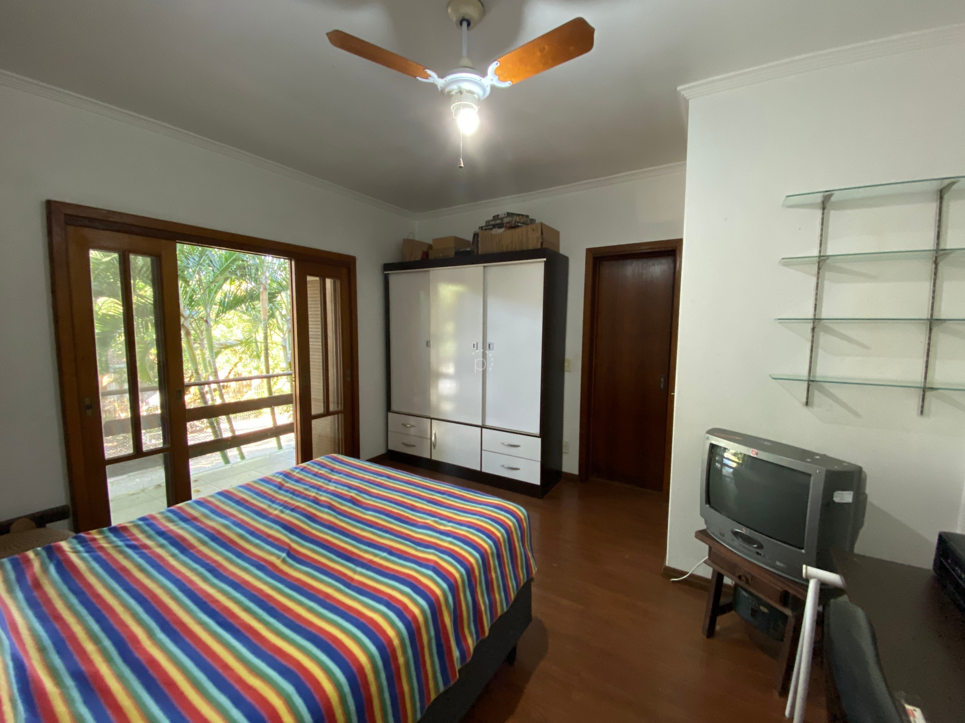 Casa à venda com 300m², 4 quartos, 4 suítes, 4 vagas no bairro Tristeza em Porto Alegre - Foto 15