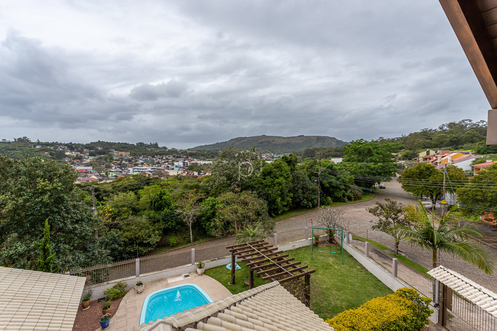 Casa à venda com 296m², 3 quartos, 1 suíte, 4 vagas no bairro Espirito Santo em Porto Alegre - Foto 24