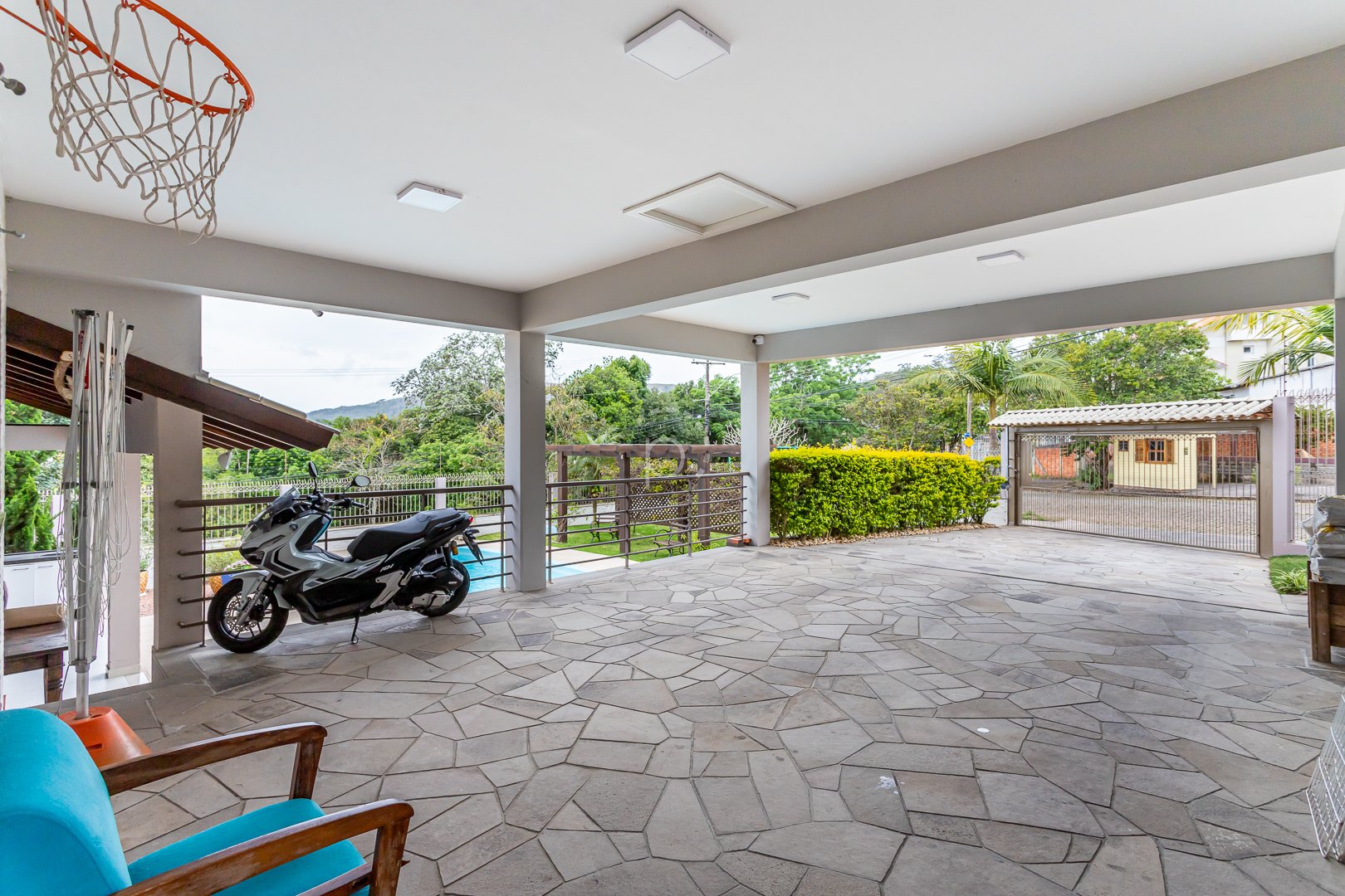 Casa à venda com 296m², 3 quartos, 1 suíte, 4 vagas no bairro Espirito Santo em Porto Alegre - Foto 25