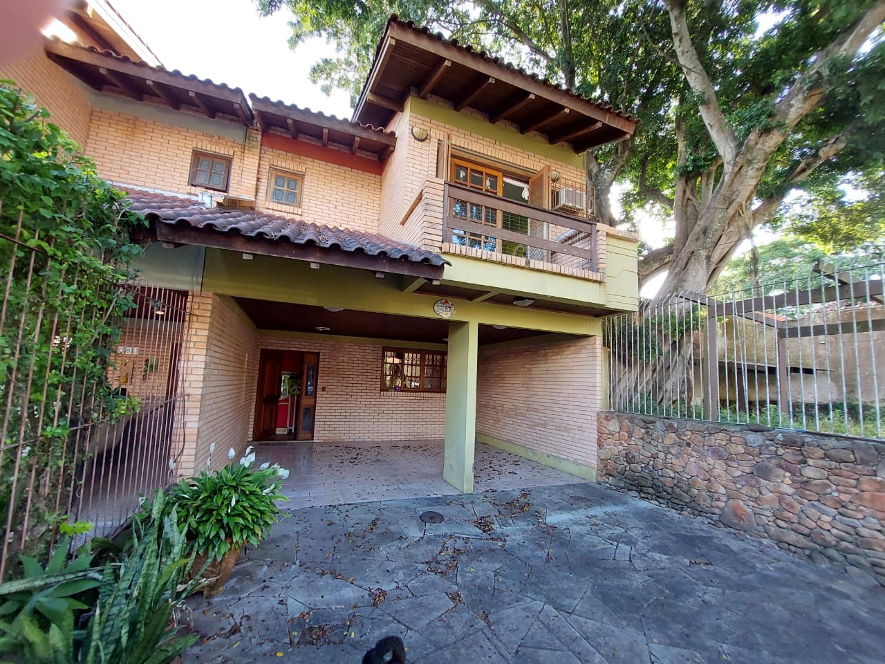 Casa à venda com 176m², 3 quartos, 2 vagas no bairro Jardim Isabel em Porto Alegre